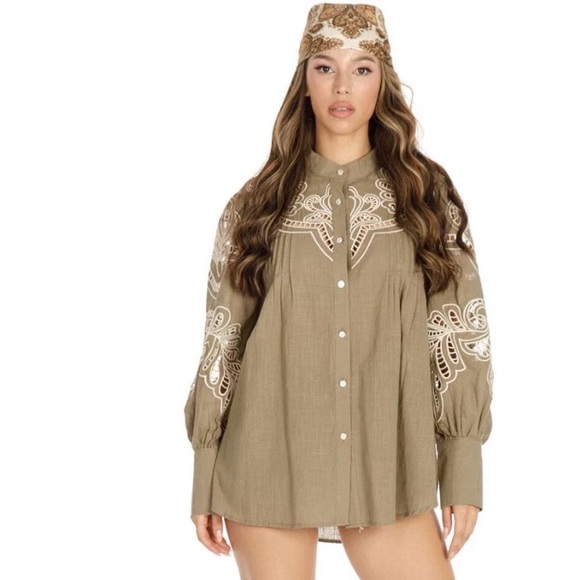 Easel elegant Embroidered Button Down Blouse Size Large NWT - Picture 3 of 5